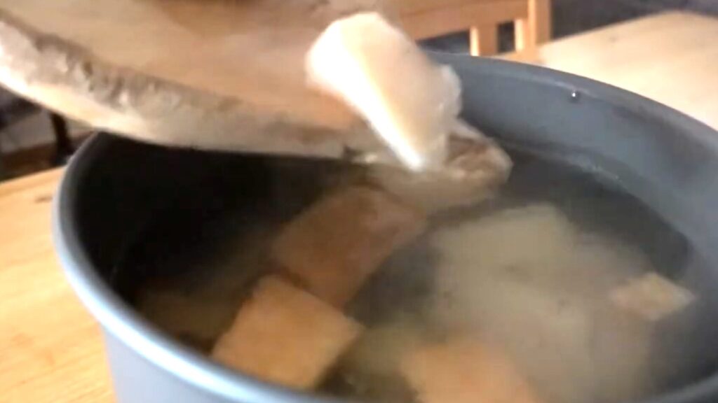 ホタテと厚揚げの味噌汁