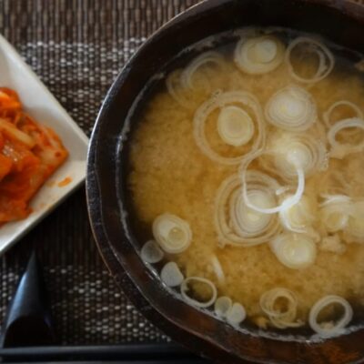 納豆とキムチの味噌汁