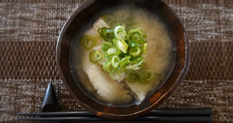 魚のあらの味噌汁