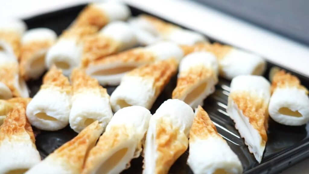 焼きちくわとわかめの味噌汁