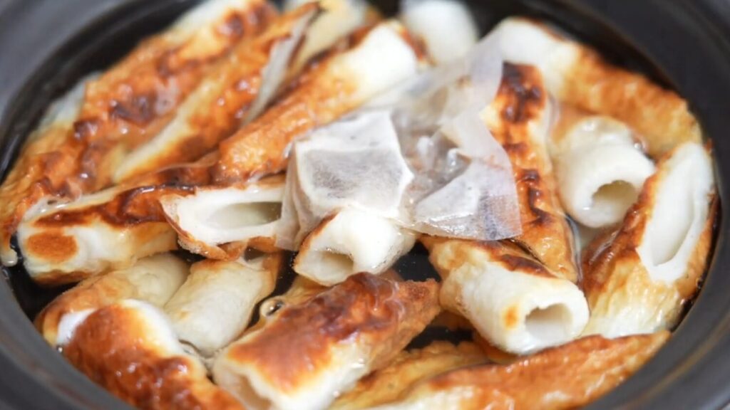 焼きちくわとわかめの味噌汁