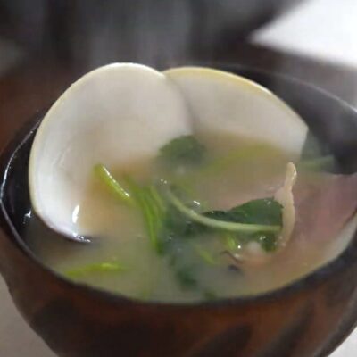 はまぐりと三つ葉の味噌汁