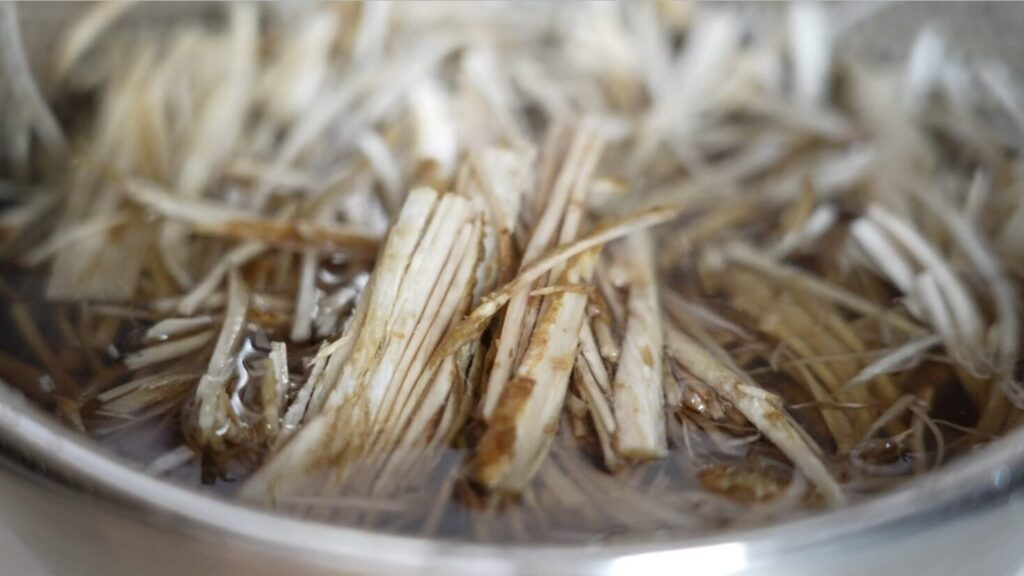 茶そばとゴボウのかき揚げ