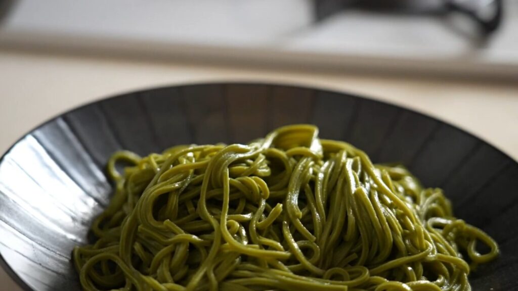 茶そばとゴボウのかき揚げ