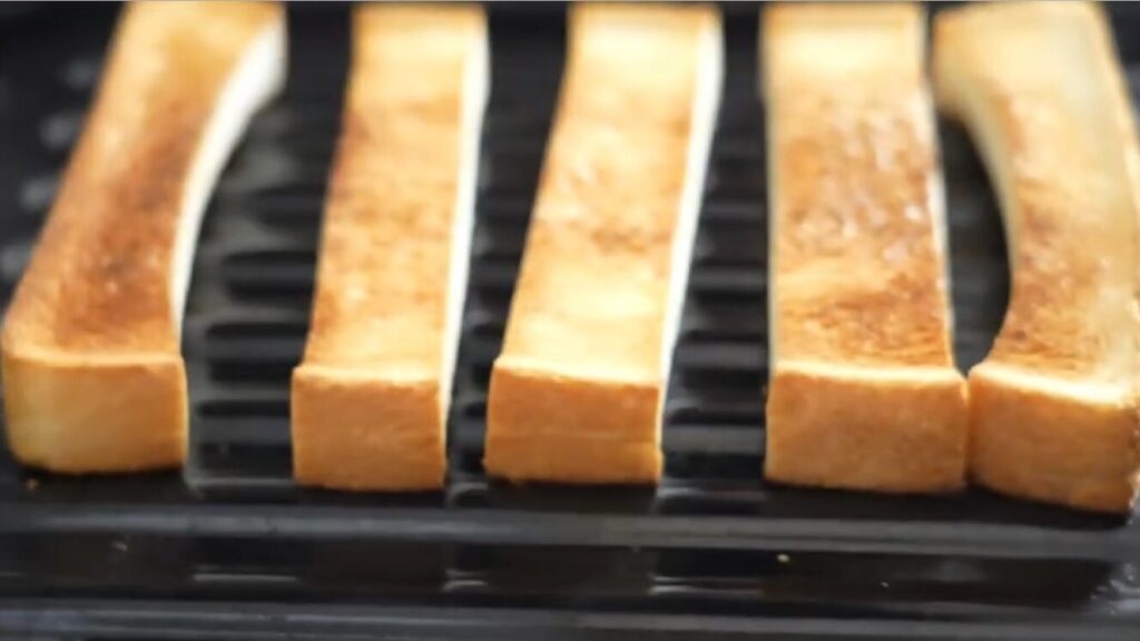 コーンスープとトースト