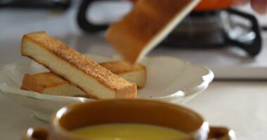 コーンスープとトースト