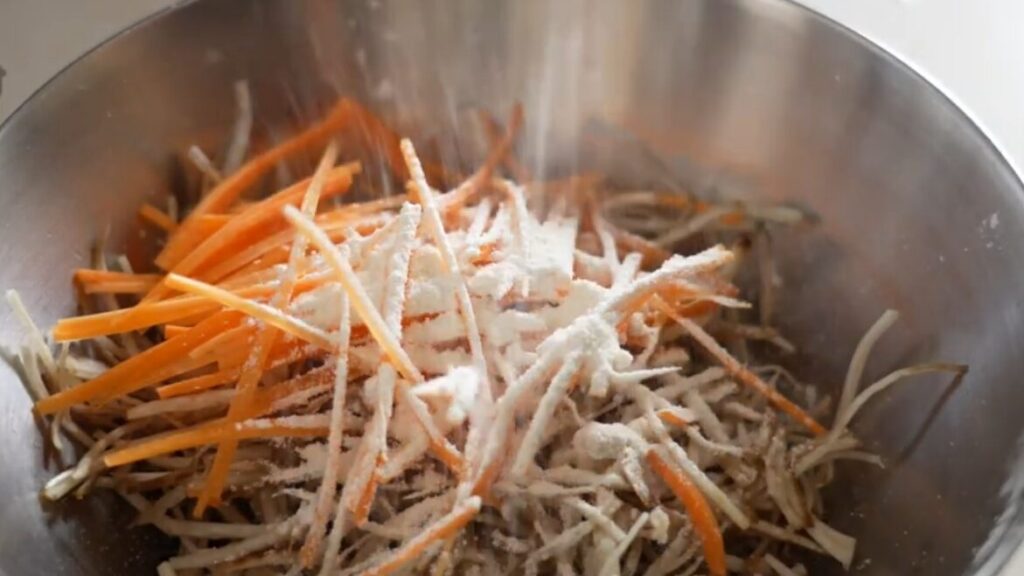 茶そばとゴボウのかき揚げ