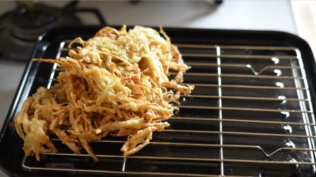 茶そばとゴボウのかき揚げ